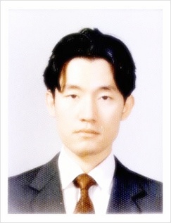 김장현 교수의 사진입니다.